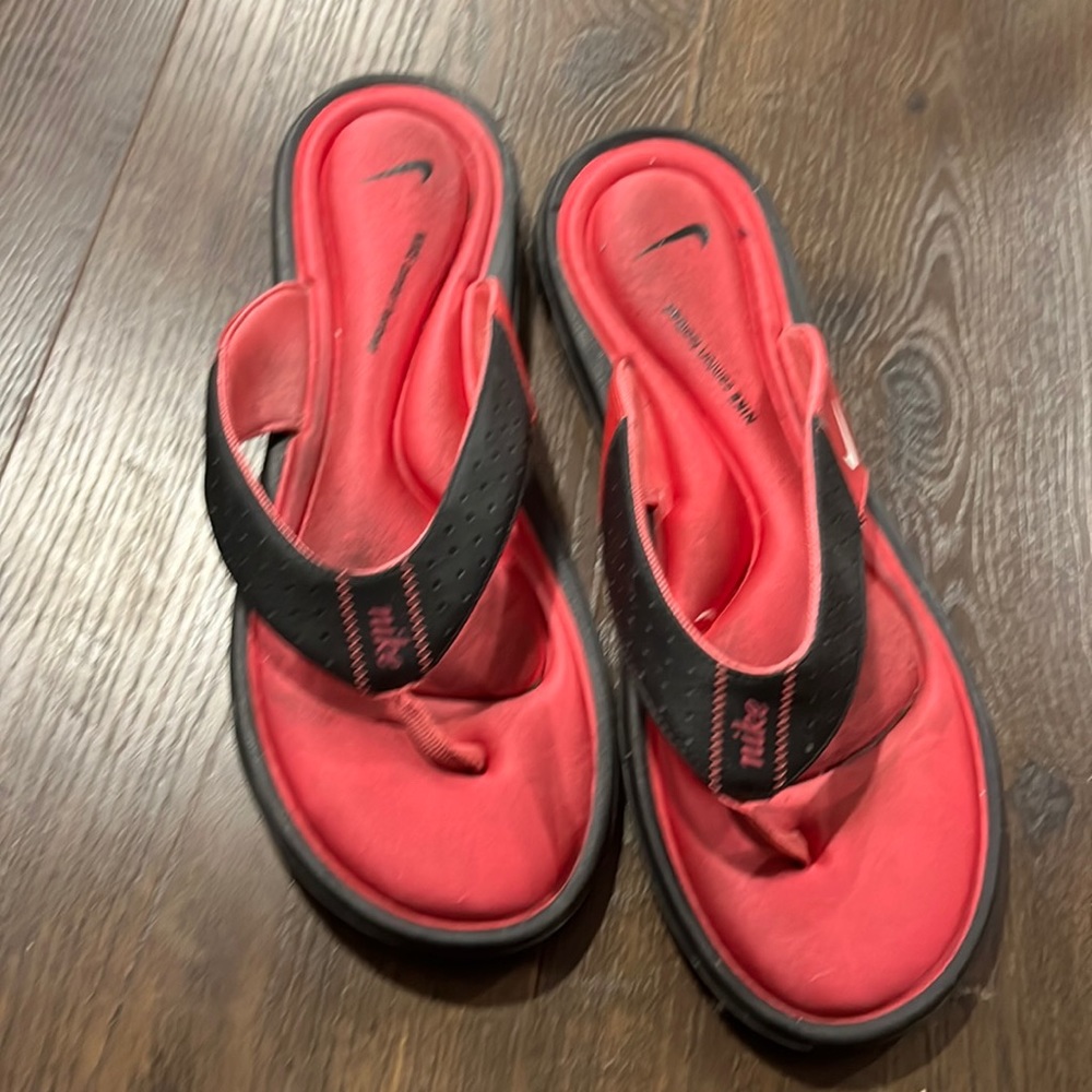 Nike pink and black slippers
